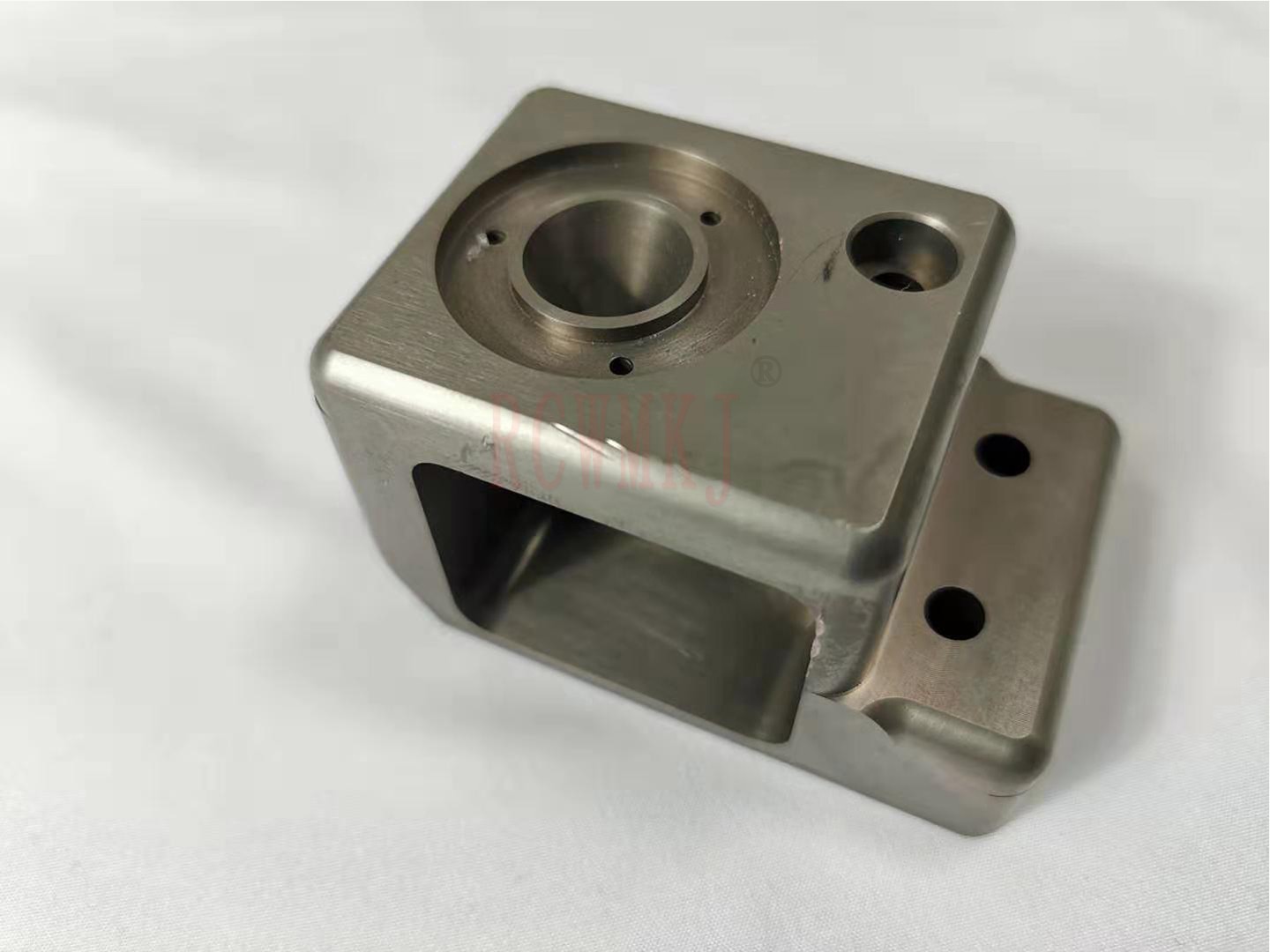 純鉬板的實(shí)際用途廣泛